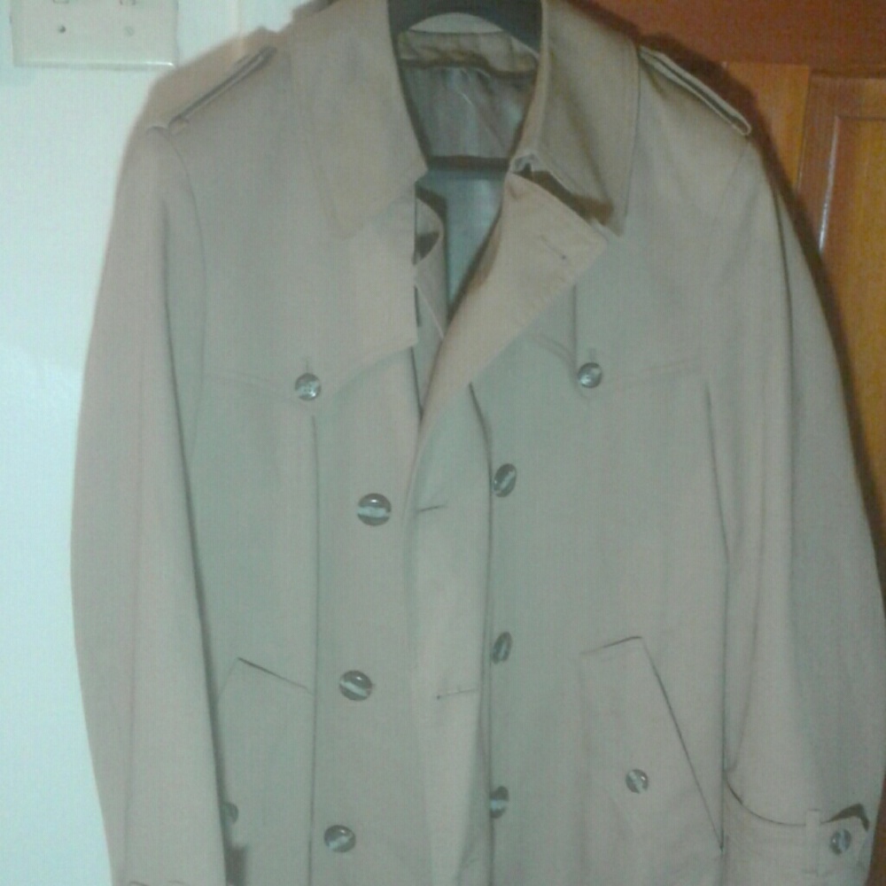 VERY THICK SEEMINGLY IMPERMEABLE Raincoat